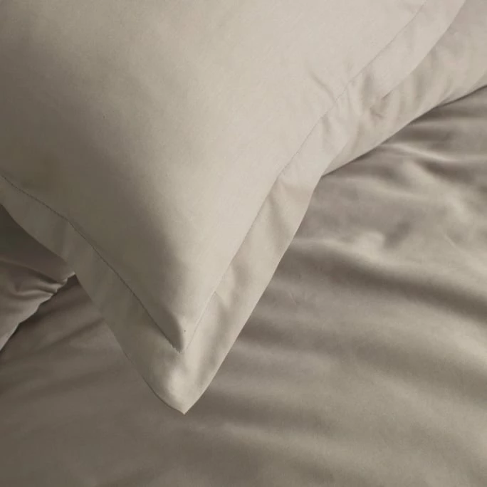 Angebote ? CINDERELLA PLAIN SATIN BETTWÄSCHE-SET - 135x200 / 80x80 Cm - Taupe ⌛ 3 Angebote ? CINDERELLA PLAIN SATIN BETTWÄSCHE-SET - 135x200 / 80x80 Cm - Taupe ⌛ – Bild 3